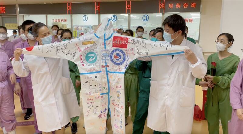 山东援沪“大白”的护士节：鲁沪同心，一定能够打赢大上海保卫战
