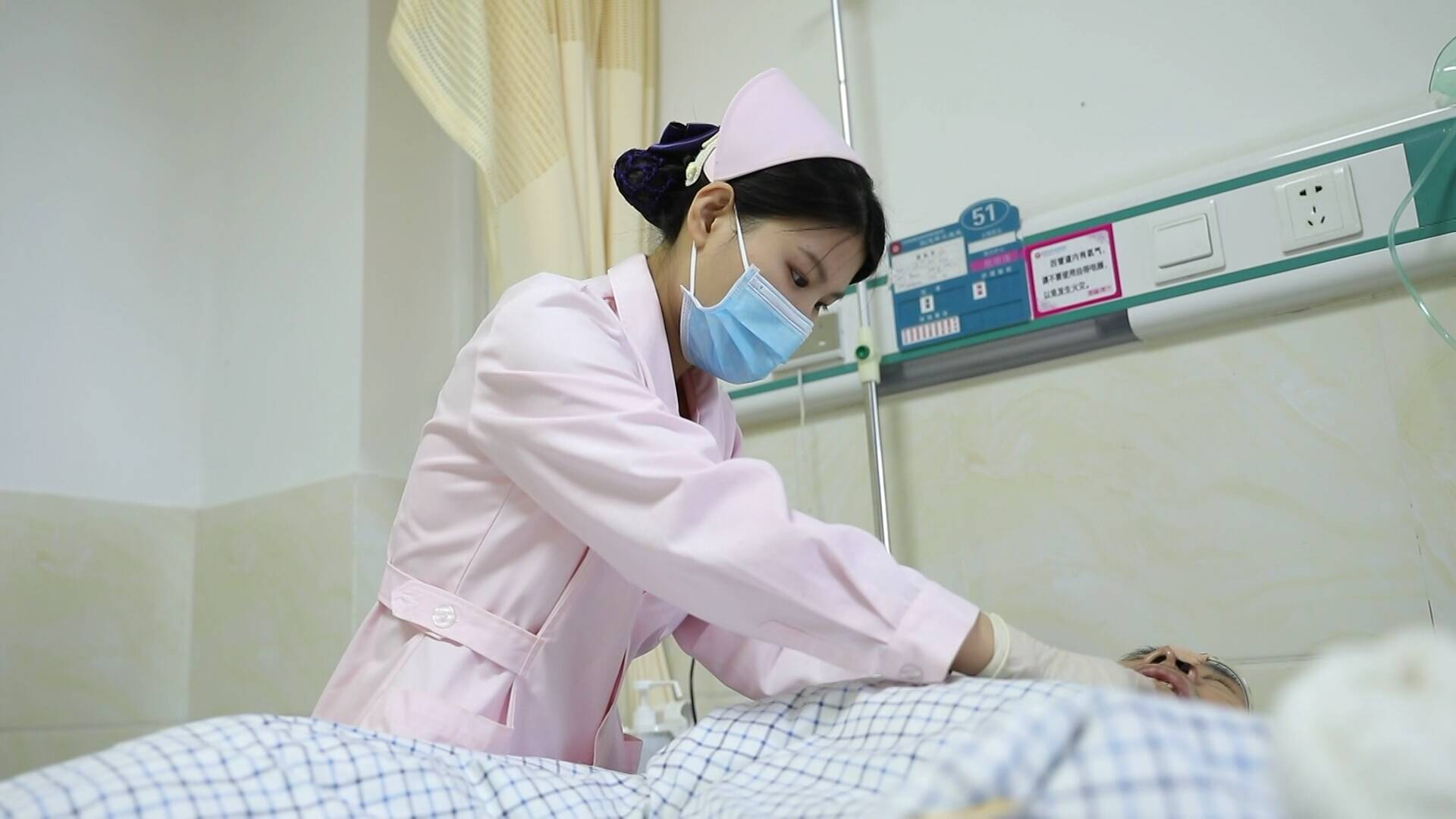 郯城县妇幼保健院内科护士郑莹：用敬业、专业和笑容温暖每一个患者