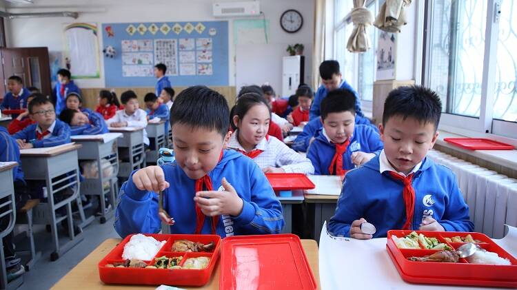 济南：复学“第一餐” 确保孩子们舌尖上的安全