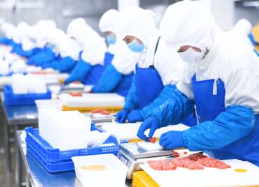荣成：海洋食品加工企业生产忙 赶制出口订单