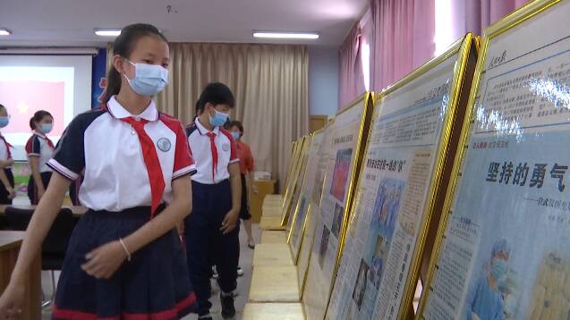 潍坊：“抗疫主题画报展”进校园 在学生心里播撒“感恩种子”