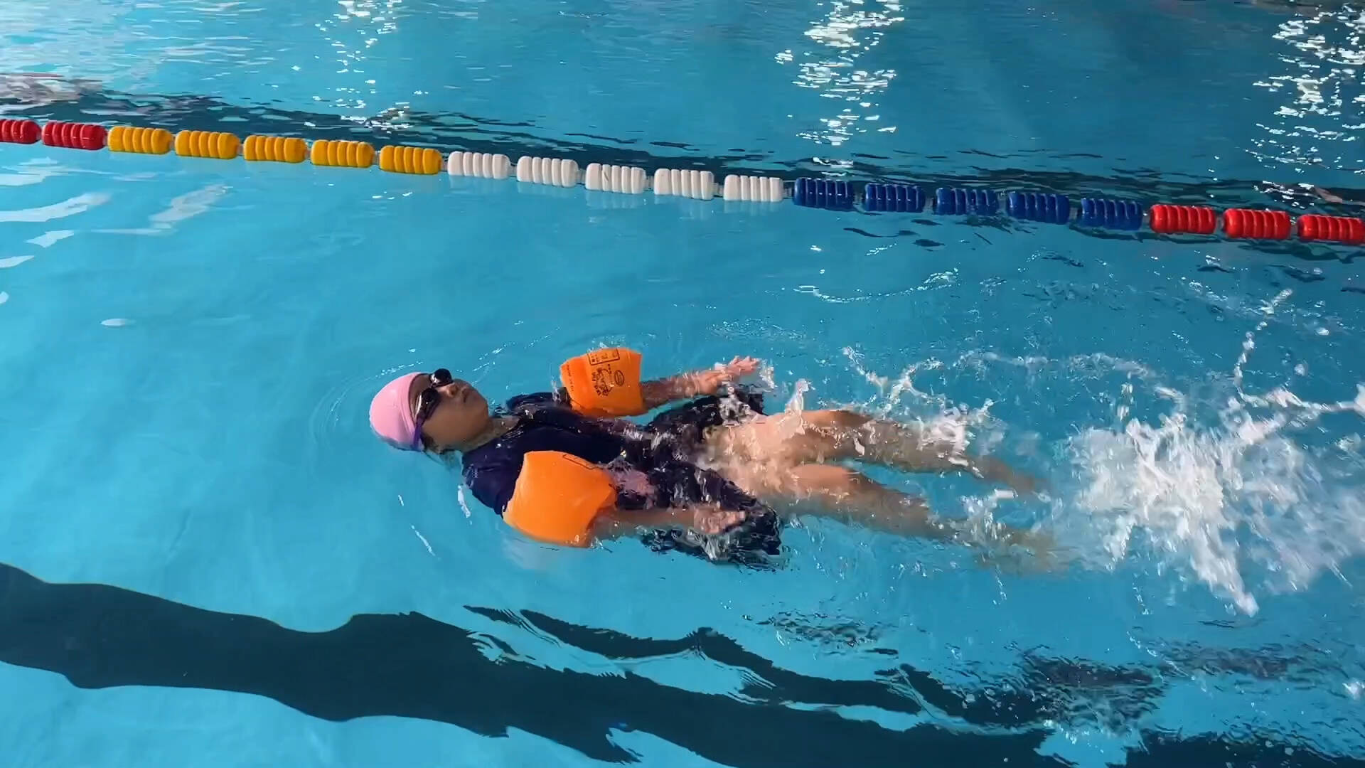 学游泳防溺水！德州：防溺水安全课进校园，提升小学生自救能力