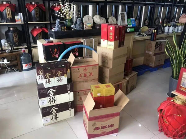 抓获5人 查获假酒500多瓶 聊城东昌府警方打掉一生产销售假酒犯罪团伙