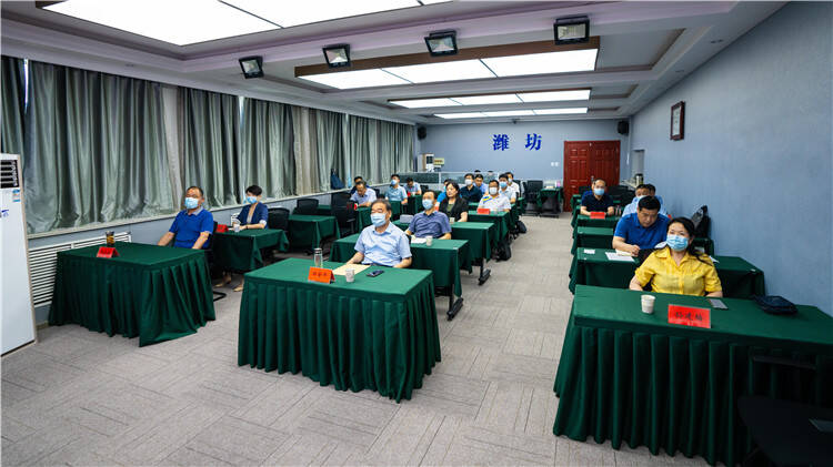 潍坊市直教育系统组织集中收听收看省第十二次党代会开幕会