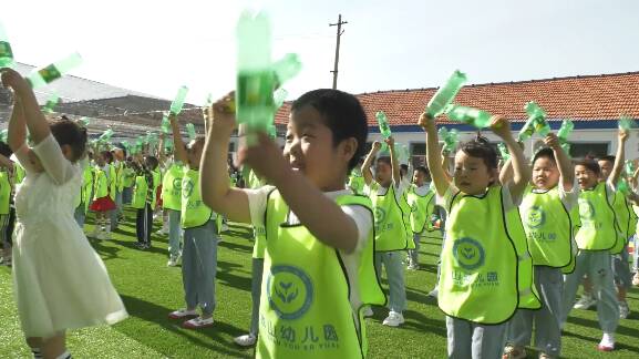 潍坊峡山区农村儿童收到“特殊”儿童节礼物 3万多元爱心物资改善学习条件
