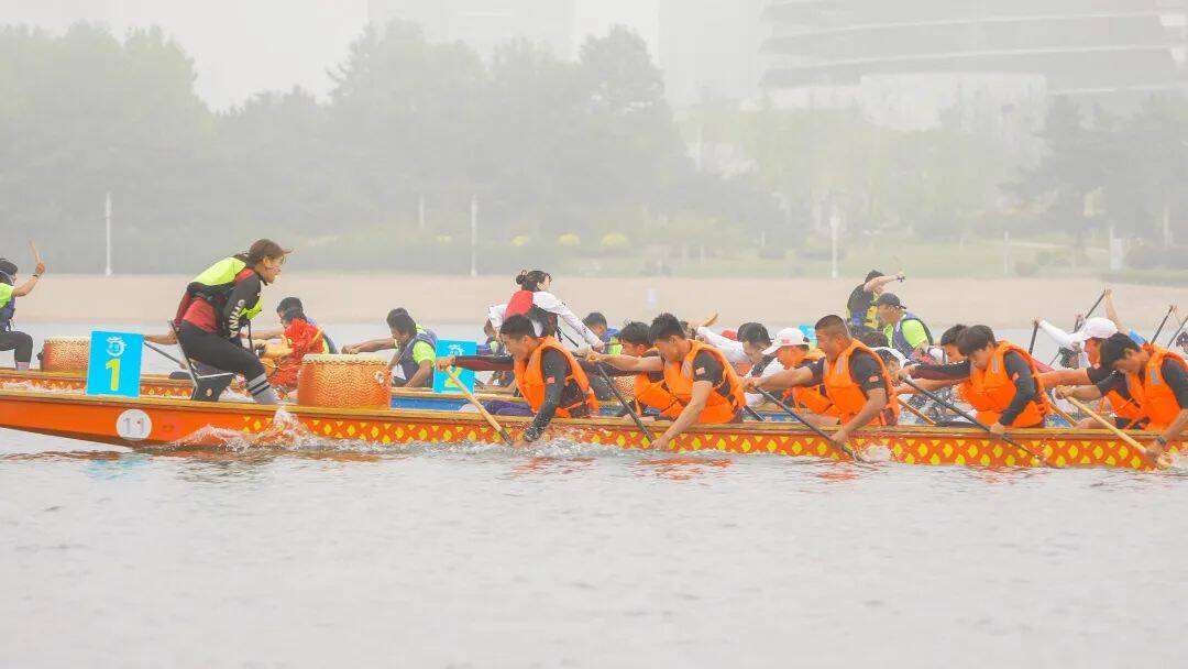 2022中国（日照）国民休闲水上运动会龙舟公开赛点睛开赛