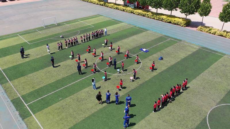 武城：学校开展“脸盆游戏”，模拟溺水场景强化安全意识
