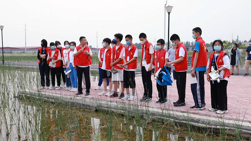 宁津40名师生走进污水处理厂，了解污水处理流程增强环保意识
