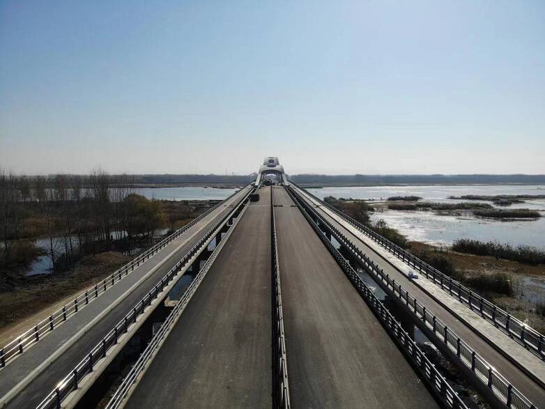 济宁环湖大道东线工程（太白湖新区段）全力全速推进