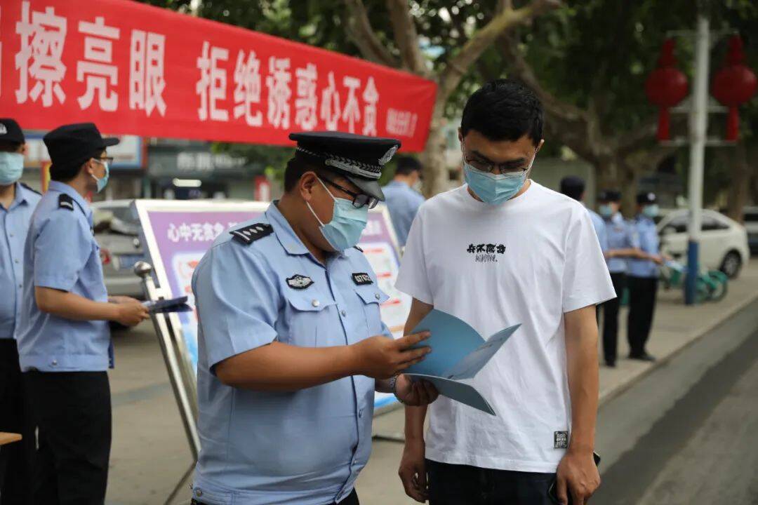枣庄市公安局峄城分局举行反诈集中宣传活动