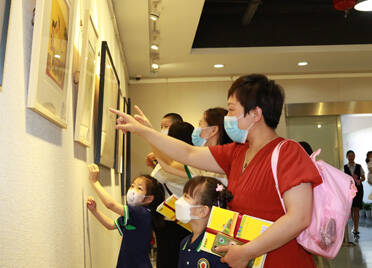 潍坊银行举办 “欢乐童年 艺彩飞扬”文化艺术展