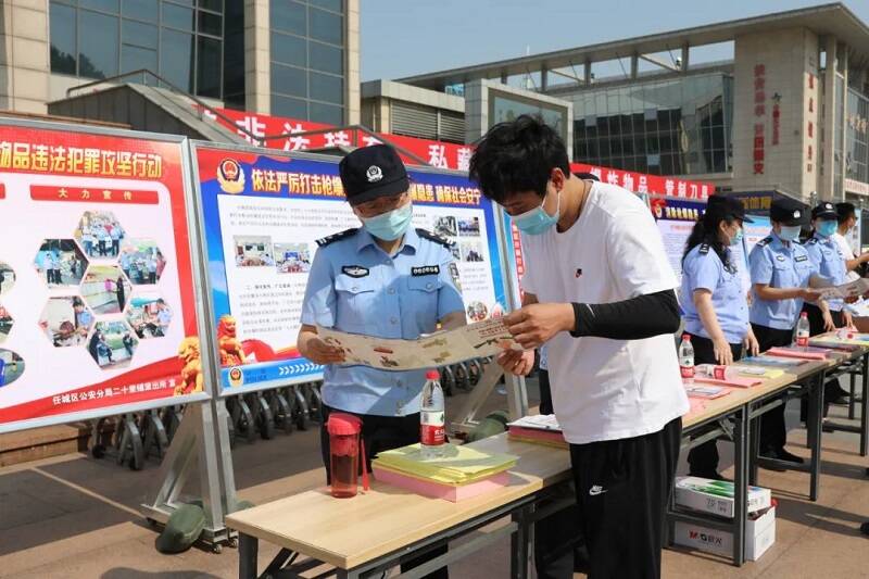 济宁市组织开展深化打击整治枪爆违法犯罪集中宣传活动