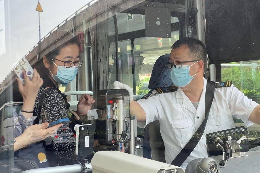 维修人员对空调24小时监控！济南公交启动高温天气应急保障预案