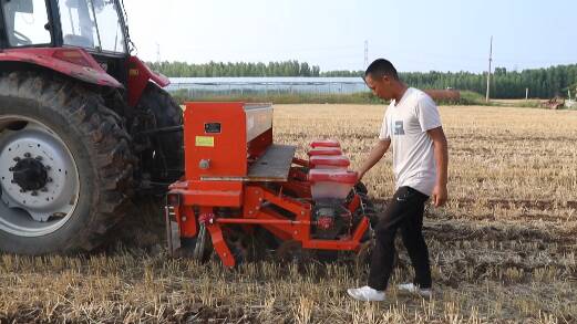 小麦快速烘干、玉米自动播种 昌乐县3000余台套先进农机助阵“三夏”生产