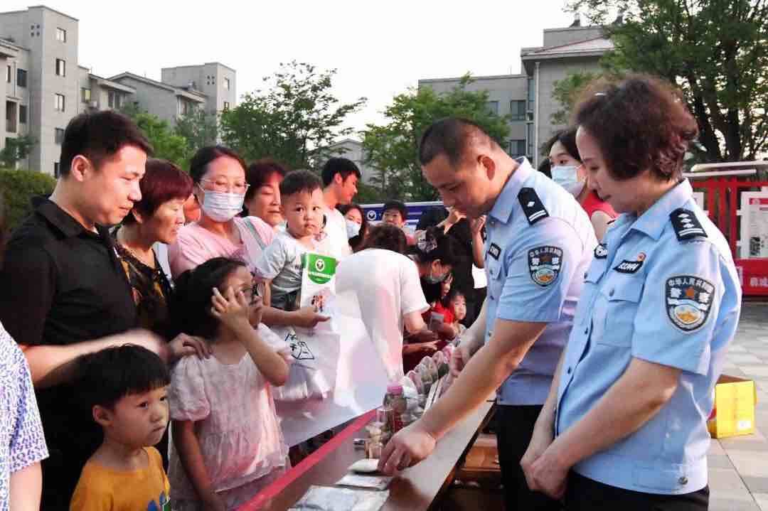 枣庄薛城公安分局开展禁毒宣传进社区活动