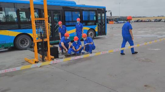 潍坊：200余名“公交人”以“硬核”演练提升应急处置能力