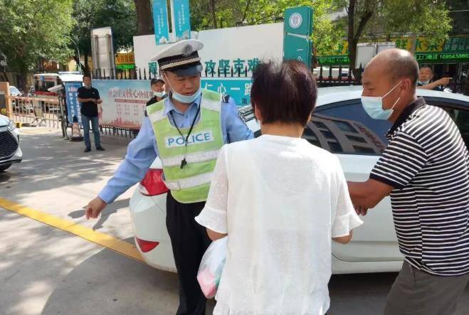 滨州交警警车开道紧急护送病患就医 为患者争取抢救时间