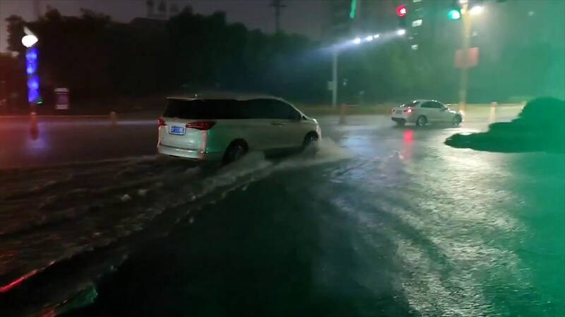 @聊城驾驶员，强降雨天气期间，这5项交通违法行为可不予处罚