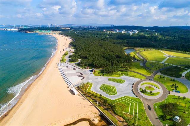 7月1日，威海东浦湾海水浴场正式开放