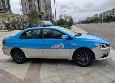 荣成市首部新能源巡游出租车上路