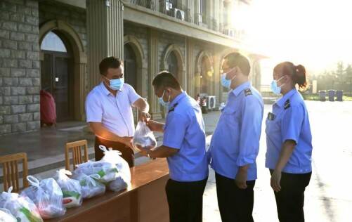 气温骤升！潍坊2300余名公交驾乘人员收到了“清凉大礼包”