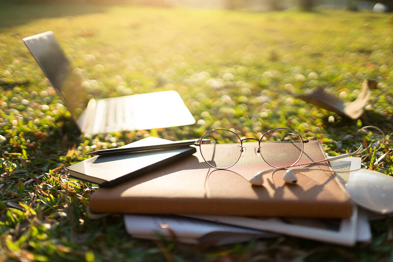 图片来源:视觉中国我再三强调,一个人在世界上生活,一定要有自己真正