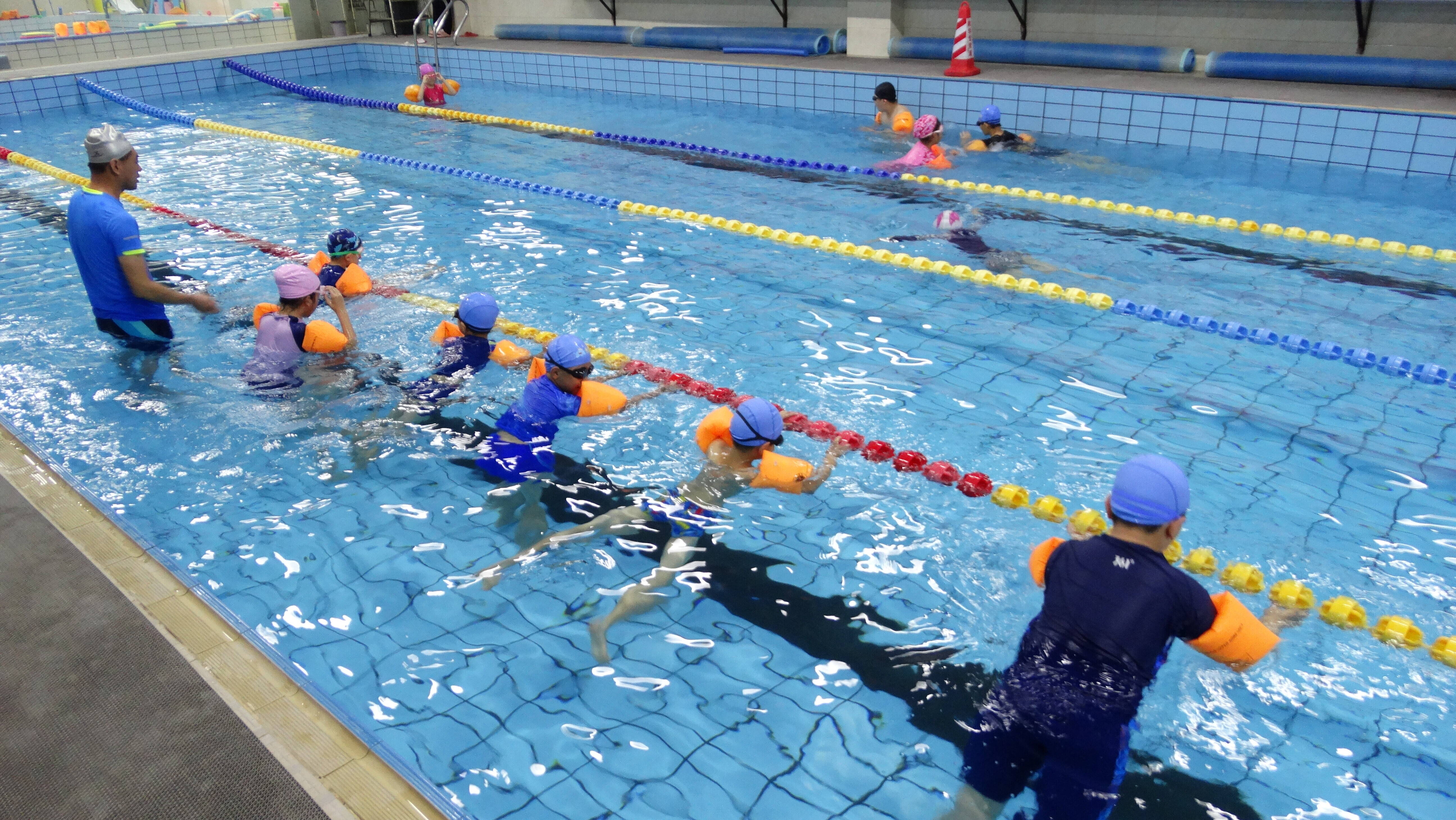 夏季防溺水游泳培训班暨历城区青少年游泳训练基地揭牌仪式成功举行