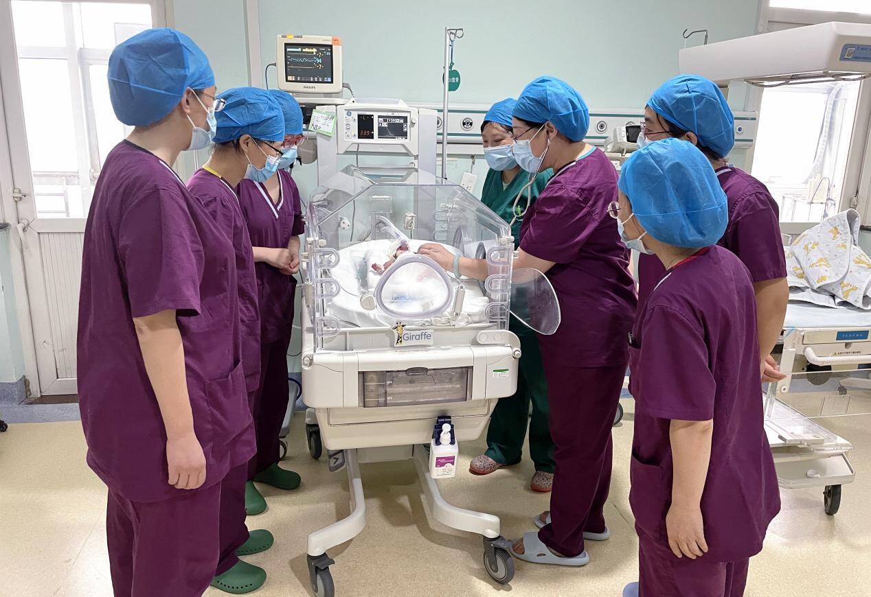 用爱托起生命的摇篮 临沂市人民医院新生儿科孙学梅团队成功救治一例超早产儿