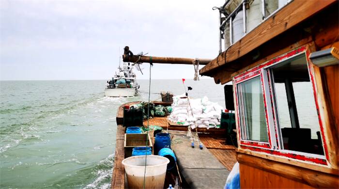 渔船失去动力海中漂航 东营海警火速救援