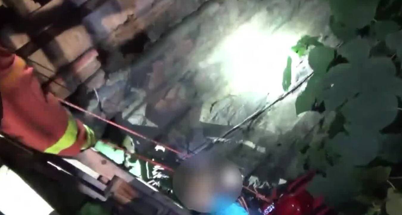 醉酒男子不慎落水 临沂消防提拉救援