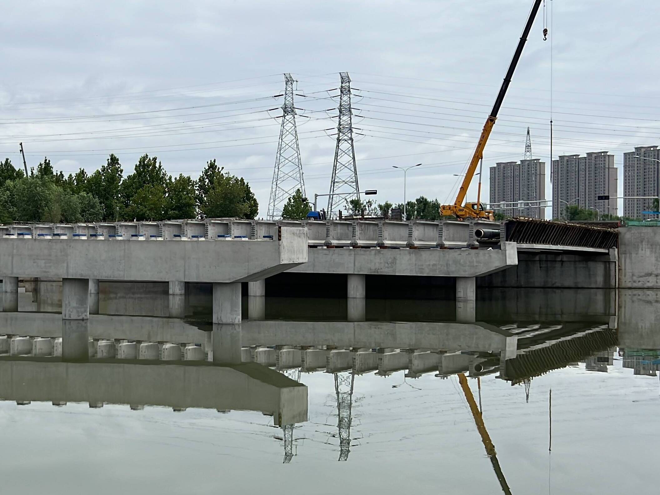 探访济南奥体西路北延工程：跨小清河通道桥梁墩柱和承台已浇筑完成