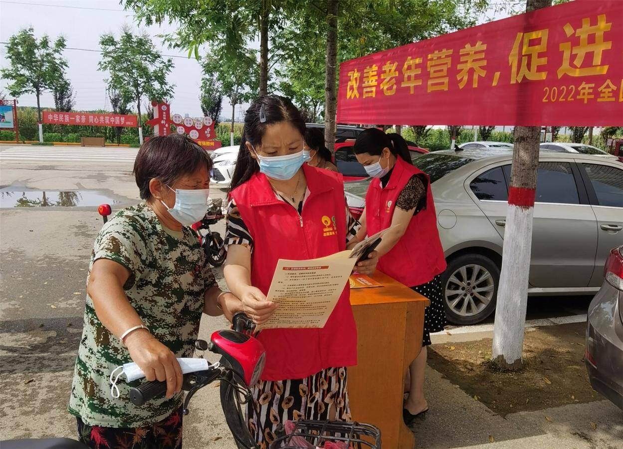 滕州市龙阳镇积极开展老年健康宣传周志愿服务活动
