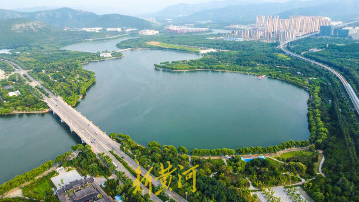 长清湖水面清污完成重现碧水映蓝天