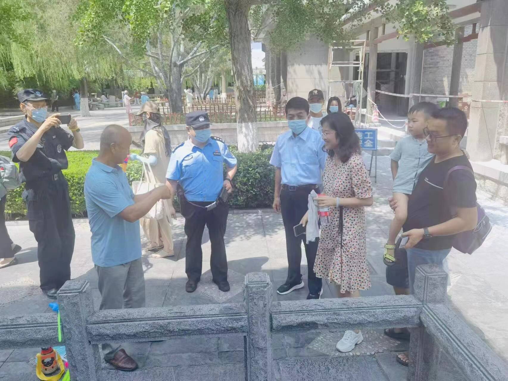 女游客五龙潭景区内遗失手机 民警帮找回 连说两遍济南人很好