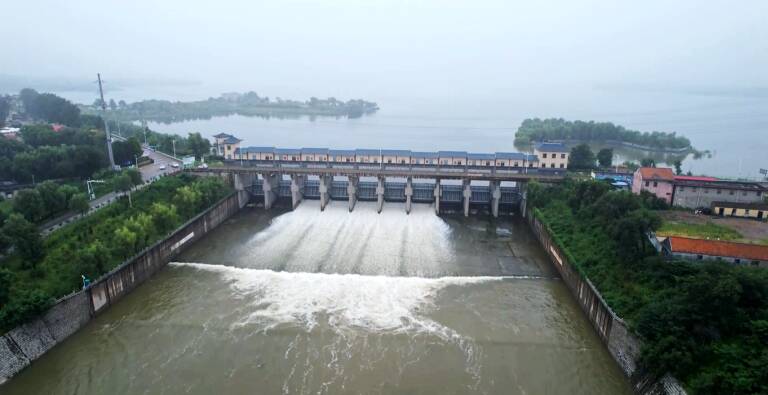 潍坊全市27座大中型水库总蓄水量突破11亿立方 20座水库开闸泄洪