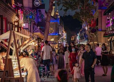 “夜经济”释放消费新活力 朝阳街——烟台山特色文化街区夜间游客占比超一半