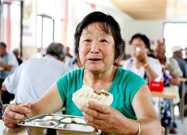 家门口养老“有滋有味”！威海临港区汪疃镇幸福食堂让养老服务更有温度