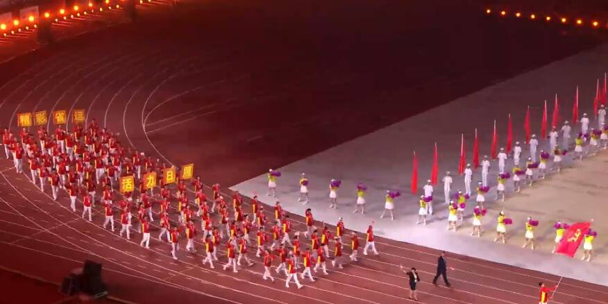 为开幕式的精彩奉献自己的力量！山东省第二十五届运动会参演人员：虽然辛苦，但是值得