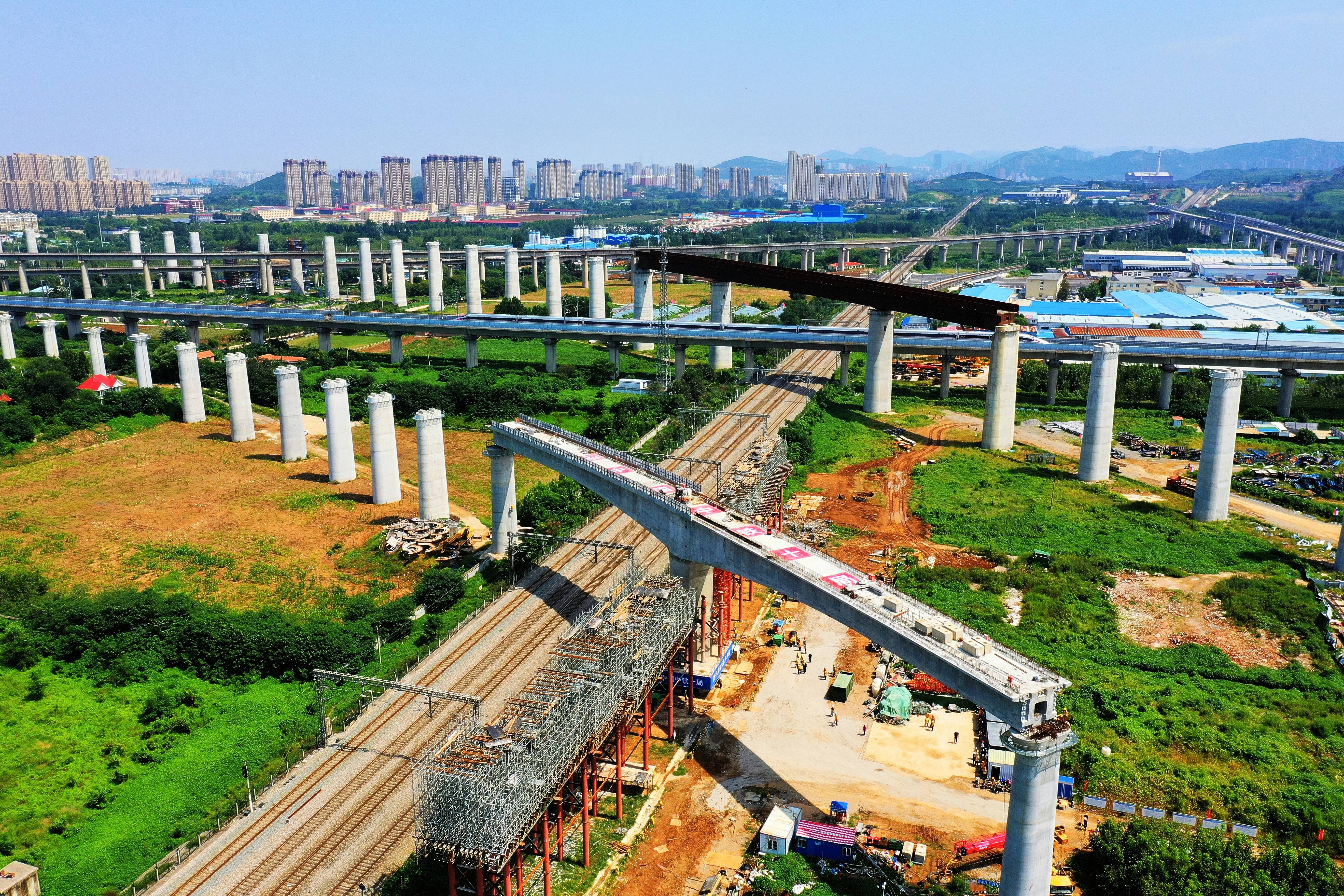 济郑高铁（山东段）最后一座转体桥成功“转身”
