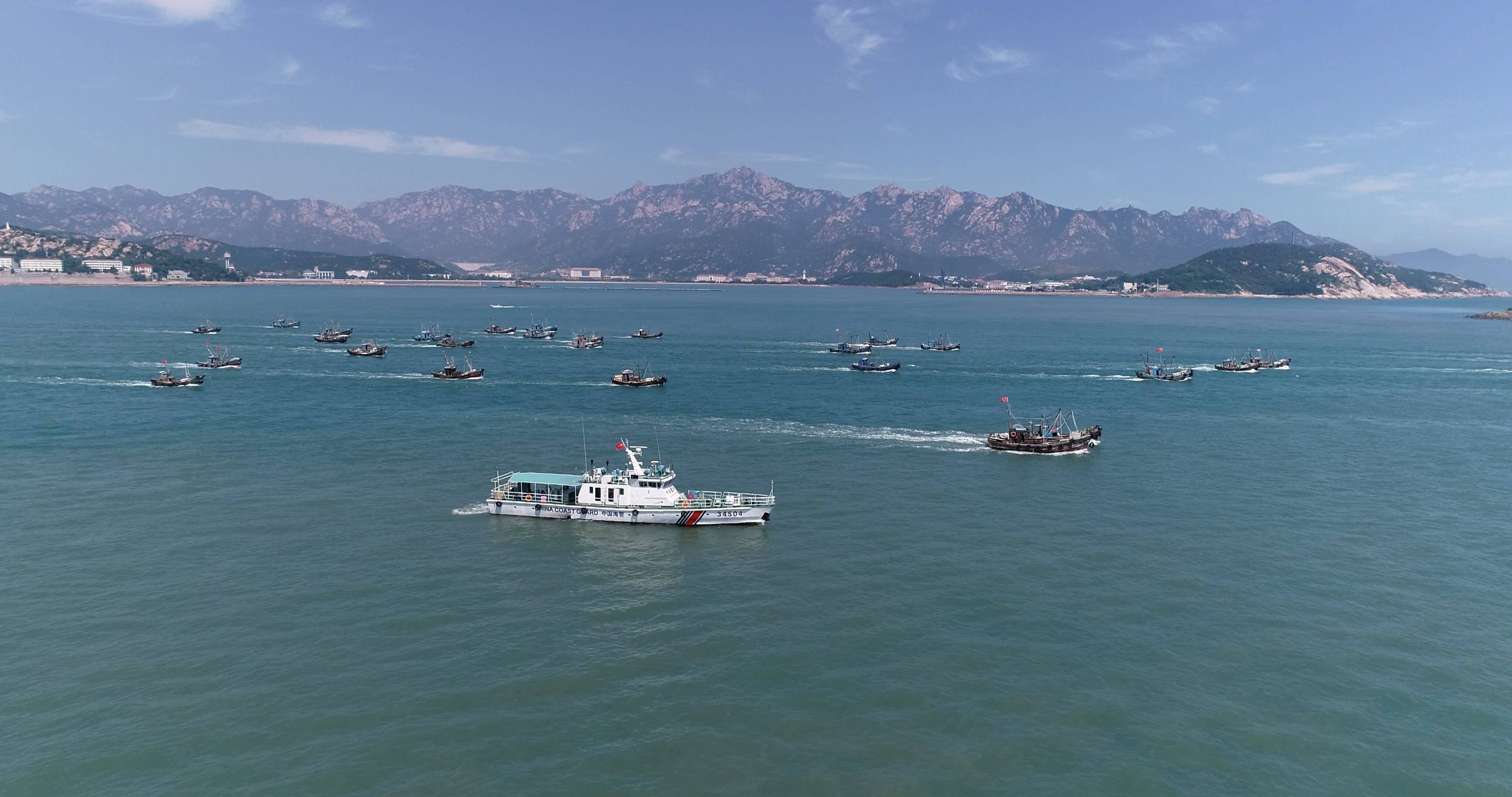 数千艘渔船出海开捕 青岛海警局保驾护航