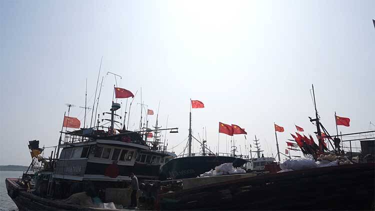 东营经济技术开发区海洋渔业部门为近400艘渔船出行保驾护航