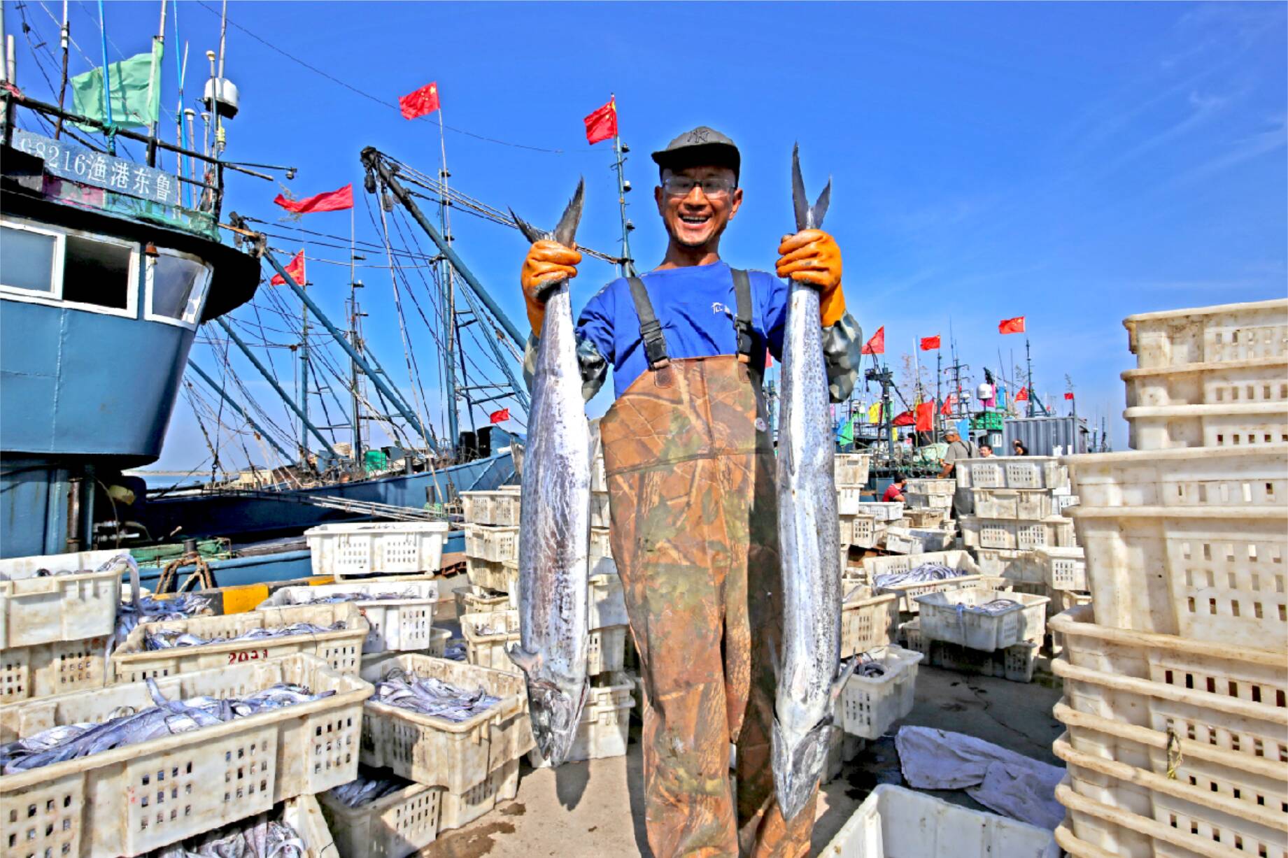 日照：开海后首批渔船满载而归 收获喜悦