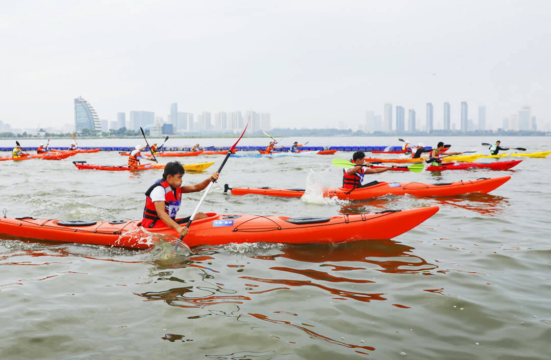 第二届“红色沂蒙”皮划艇马拉松挑战赛开赛 200余名选手沂河竞速