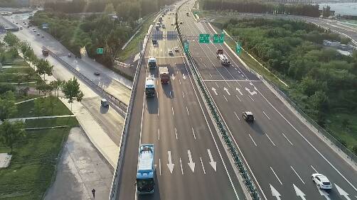 驾驶更“带感”、乘坐更舒适！潍坊230台氢燃料电池公交车助力城市绿色发展