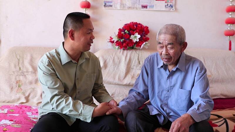 “中国好人”武孟军：义务照顾孤寡老人20年，不是父子，胜似父子