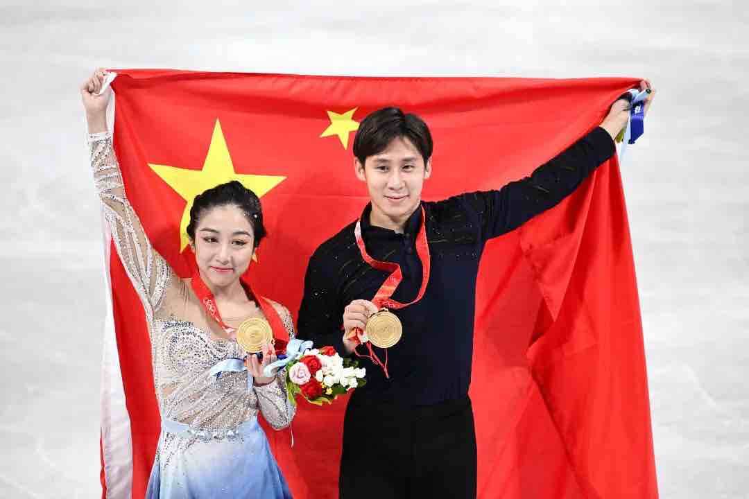 北京冬奥会双人滑冠军图片