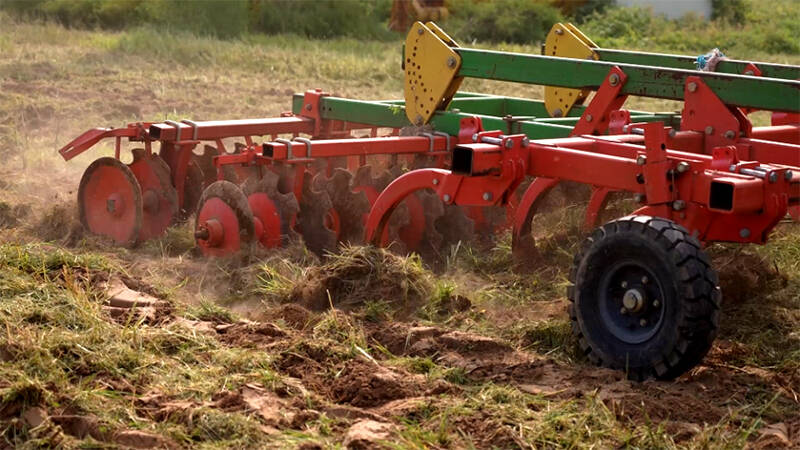 迎战秋收、秋种 德州武城推广新技术 将利用智能机械深松耕地面积4.5万亩