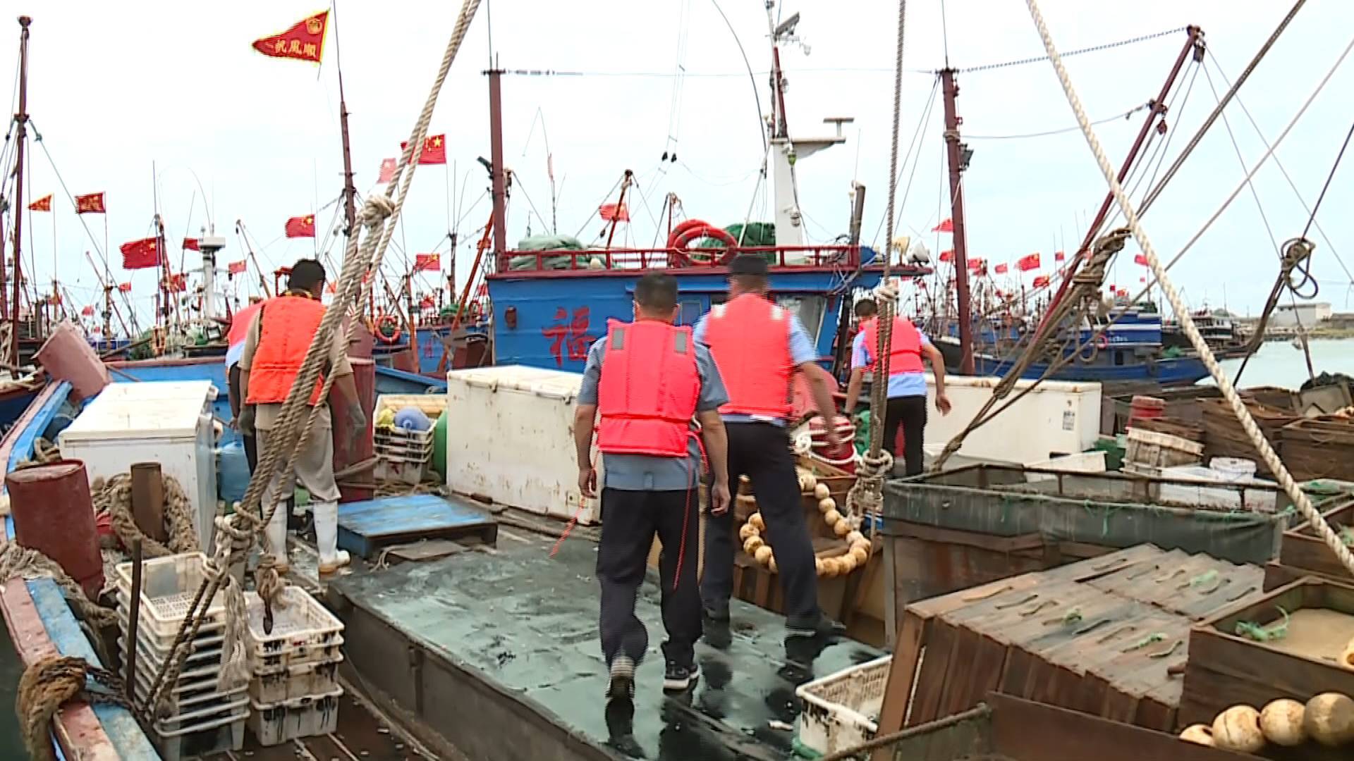 台风“梅花”给山东海域带来10级大风 烟台4000多艘渔船紧急回港避风