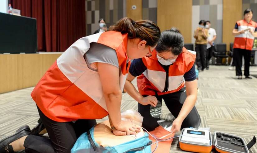 日照举办AED配备志愿者首批培训  AED即将在日照布局