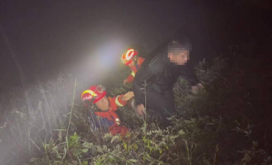3名学生雨中迷路被困深山5小时 日照莒县消防紧急救援